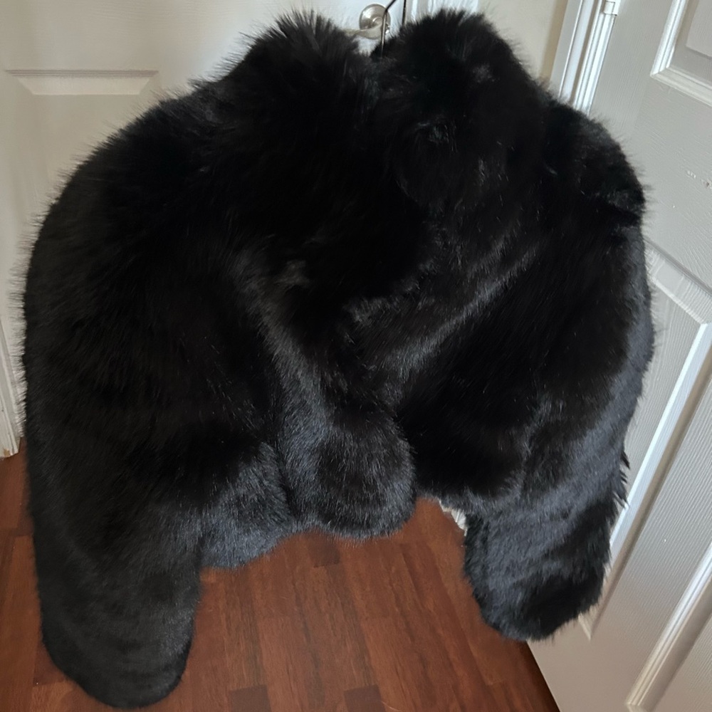NWOT ALO Yoga Opulent Faux Fur Cropped Jacket Coat XS Black - Picture 3 of 10